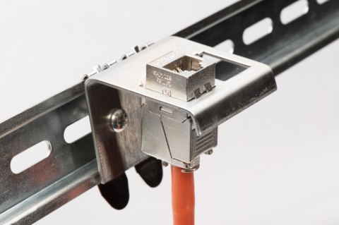 Adapter DIN na jeden moduł typu Keystone (1xKeystone) montaż pod kątem 45° metalowy Adapter DIN na jeden moduł typu Keystone (1xKeystone) montaż pod kątem 45° metalowy