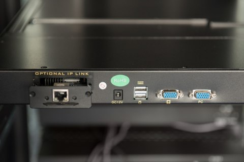 Konsola 19 LCD z touchpad KVM 16 portów 1U komplet kabli (16xDS-19231) klawiatura US